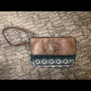 Aéropostale wristlet